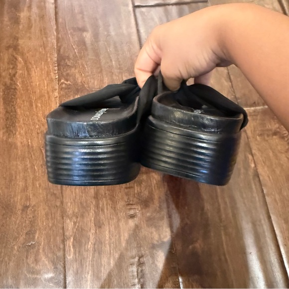 Donald J. Pliner Folley Black Crepe Elastic Platform Slip On Sandals Size 6 - Picture 8 of 11